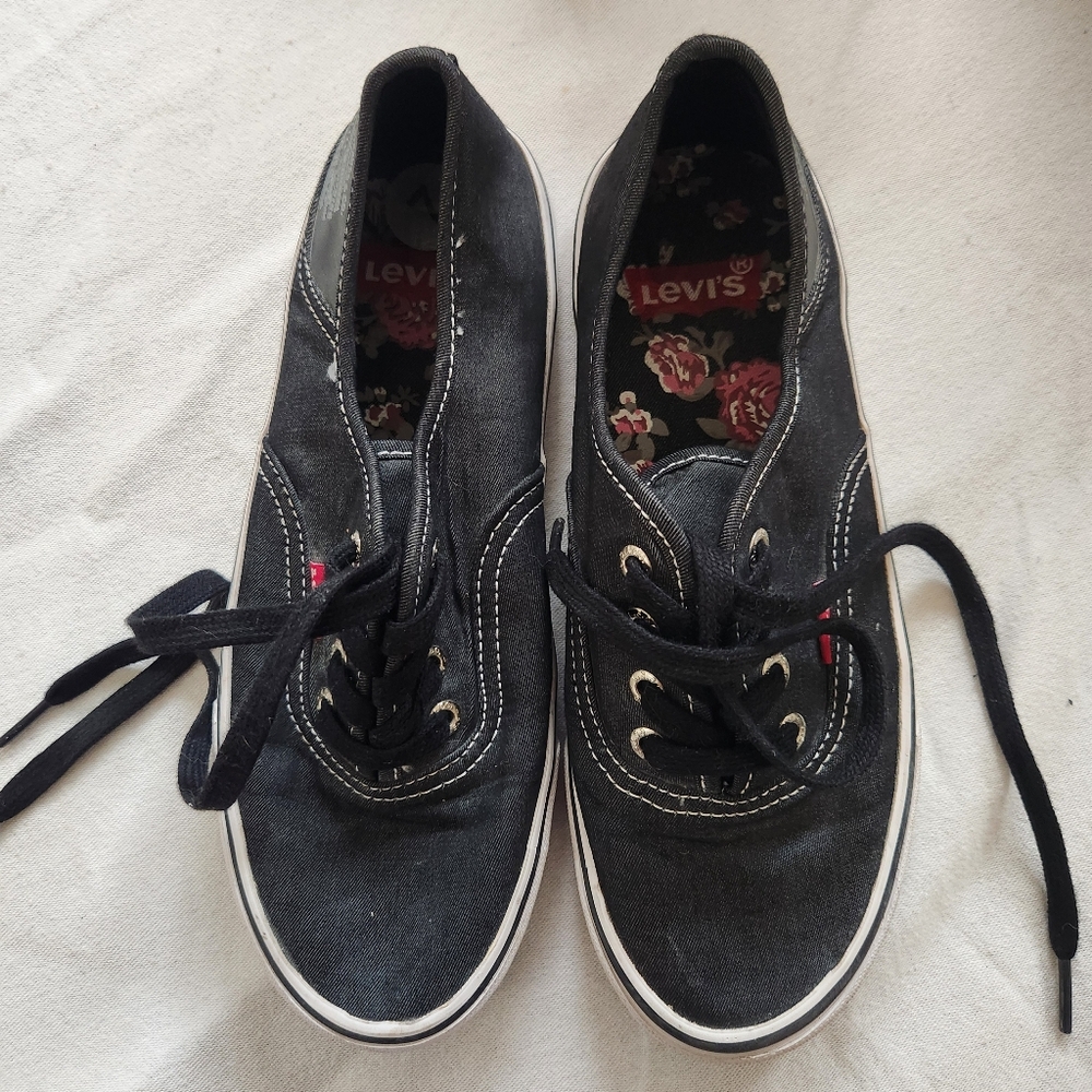 Levi’s Black Canvas Sneakers Women’s 7 | Lace-Up Retro Skate Shoes